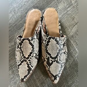 New!! Crown Vintage Snakeskin Print Flats